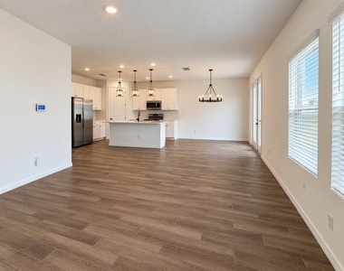 2077 Derwent Drive - Photo Thumbnail 9