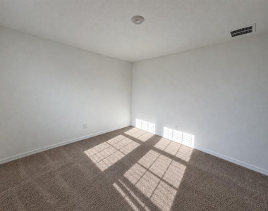 2077 Derwent Drive - Photo Thumbnail 27