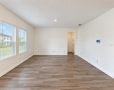 2077 Derwent Drive - Photo Thumbnail 11