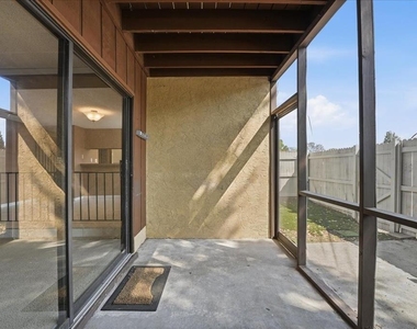 1428 Oak Place - Photo Thumbnail 12