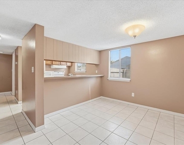 1428 Oak Place - Photo Thumbnail 2