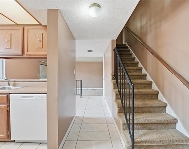 1428 Oak Place - Photo Thumbnail 4