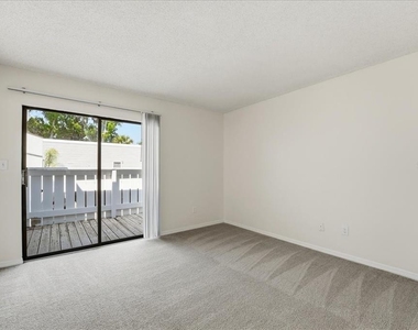 1428 Oak Place - Photo Thumbnail 8