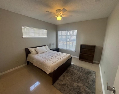 4356 S Kirkman Road - Photo Thumbnail 10