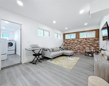4026 Indianapolis Street Ne - Photo Thumbnail 11
