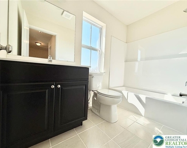 3740 Samantha Lane - Photo Thumbnail 9