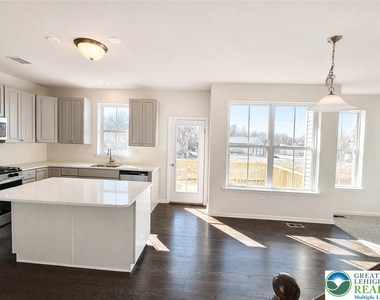 3740 Samantha Lane - Photo Thumbnail 5