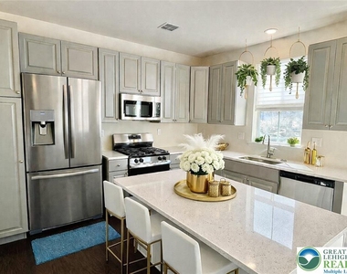 3740 Samantha Lane - Photo Thumbnail 4