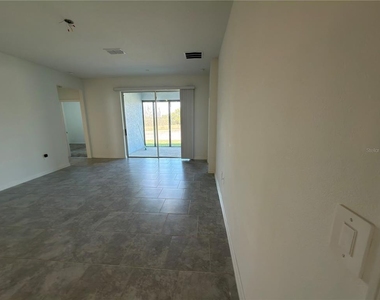 521 Reggie Road - Photo Thumbnail 12