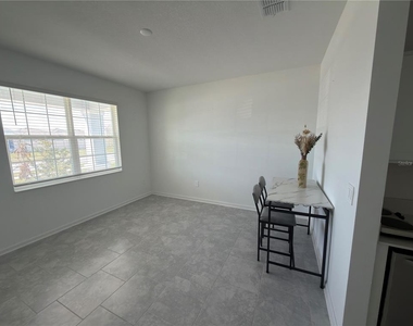 521 Reggie Road - Photo Thumbnail 9
