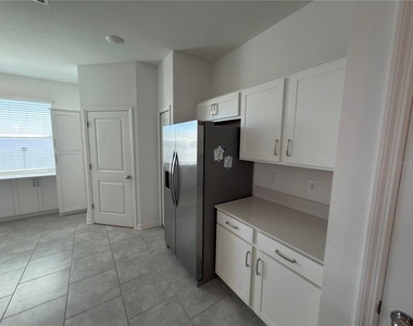521 Reggie Road - Photo Thumbnail 2