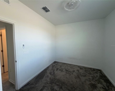 521 Reggie Road - Photo Thumbnail 7