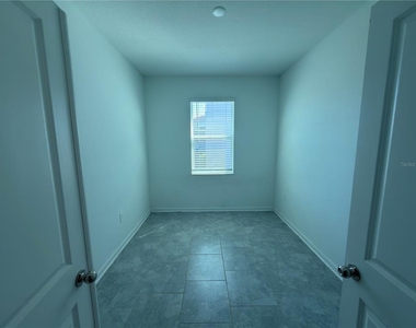 521 Reggie Road - Photo Thumbnail 11