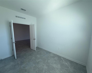521 Reggie Road - Photo Thumbnail 5