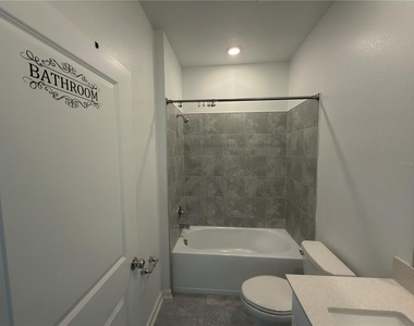 521 Reggie Road - Photo Thumbnail 15