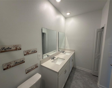 521 Reggie Road - Photo Thumbnail 6