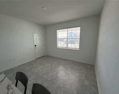 521 Reggie Road - Photo Thumbnail 10