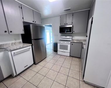 2707 Nw 4th Avenue - Photo Thumbnail 3