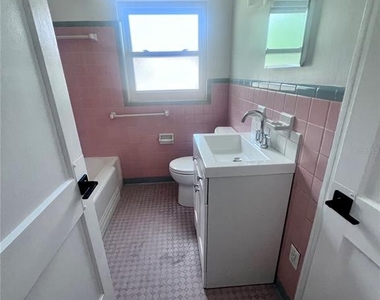 2707 Nw 4th Avenue - Photo Thumbnail 11