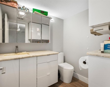 1050 Longboat Club Road - Photo Thumbnail 17