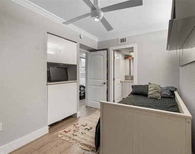 1050 Longboat Club Road - Photo Thumbnail 15