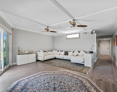 1050 Longboat Club Road - Photo Thumbnail 7
