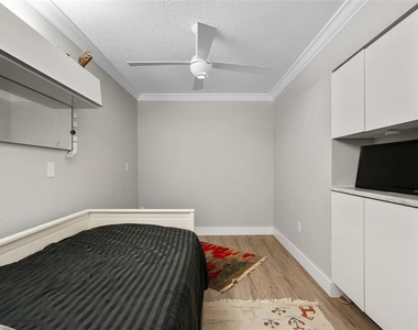 1050 Longboat Club Road - Photo Thumbnail 16