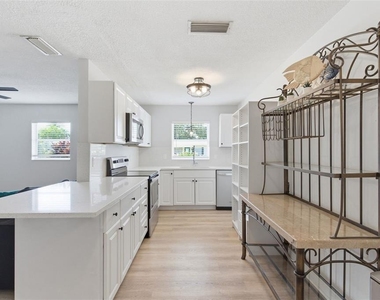 2227 Montclair Drive - Photo Thumbnail 6