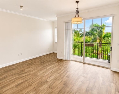1064 N Tamiami Trail - Photo Thumbnail 8