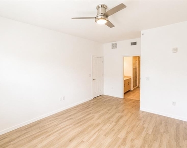 1064 N Tamiami Trail - Photo Thumbnail 12