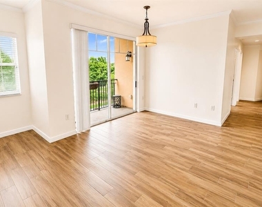 1064 N Tamiami Trail - Photo Thumbnail 10