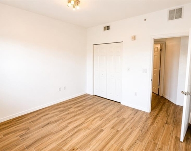 1064 N Tamiami Trail - Photo Thumbnail 19