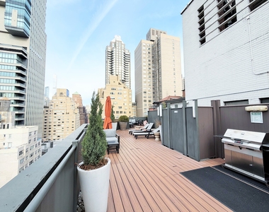 East 63rd Street - Photo Thumbnail 9