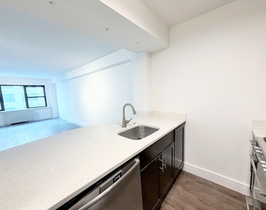 East 63rd Street - Photo Thumbnail 5