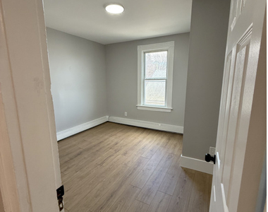 324 Congress Avenue - Photo Thumbnail 5