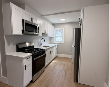324 Congress Avenue - Photo Thumbnail 3