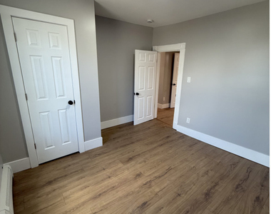 324 Congress Avenue - Photo Thumbnail 4