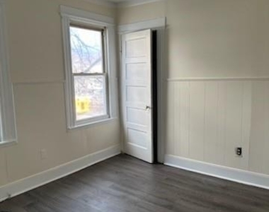 481 Hollister Avenue - Photo Thumbnail 2