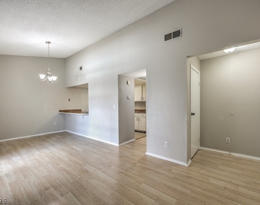2981 Country Manor Lane - Photo Thumbnail 5