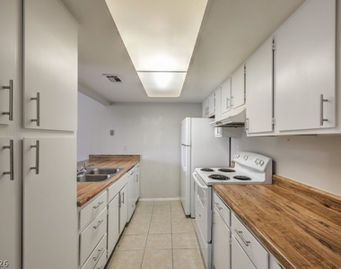 2981 Country Manor Lane - Photo Thumbnail 15