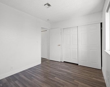 3649 Van Dyke Avenue - Photo Thumbnail 21