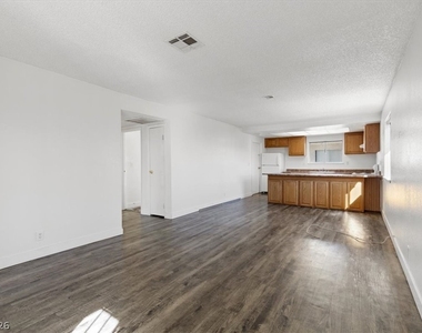 3649 Van Dyke Avenue - Photo Thumbnail 3