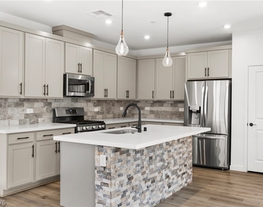 633 Infinity Ridge Street - Photo Thumbnail 5