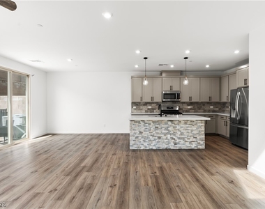 633 Infinity Ridge Street - Photo Thumbnail 7