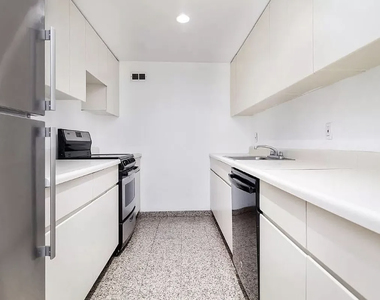 207 East 37th Street - Photo Thumbnail 3