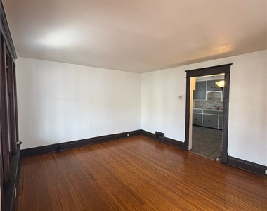 189 Westminster Avenue - Photo Thumbnail 3