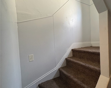 189 Westminster Avenue - Photo Thumbnail 16