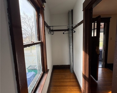 189 Westminster Avenue - Photo Thumbnail 6