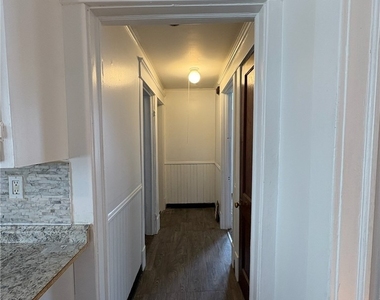 189 Westminster Avenue - Photo Thumbnail 11