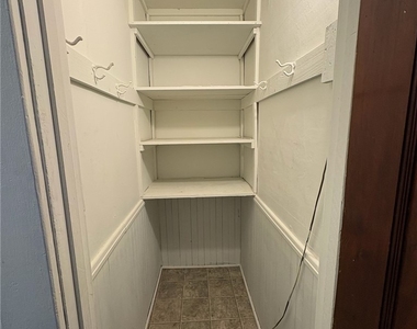 189 Westminster Avenue - Photo Thumbnail 12